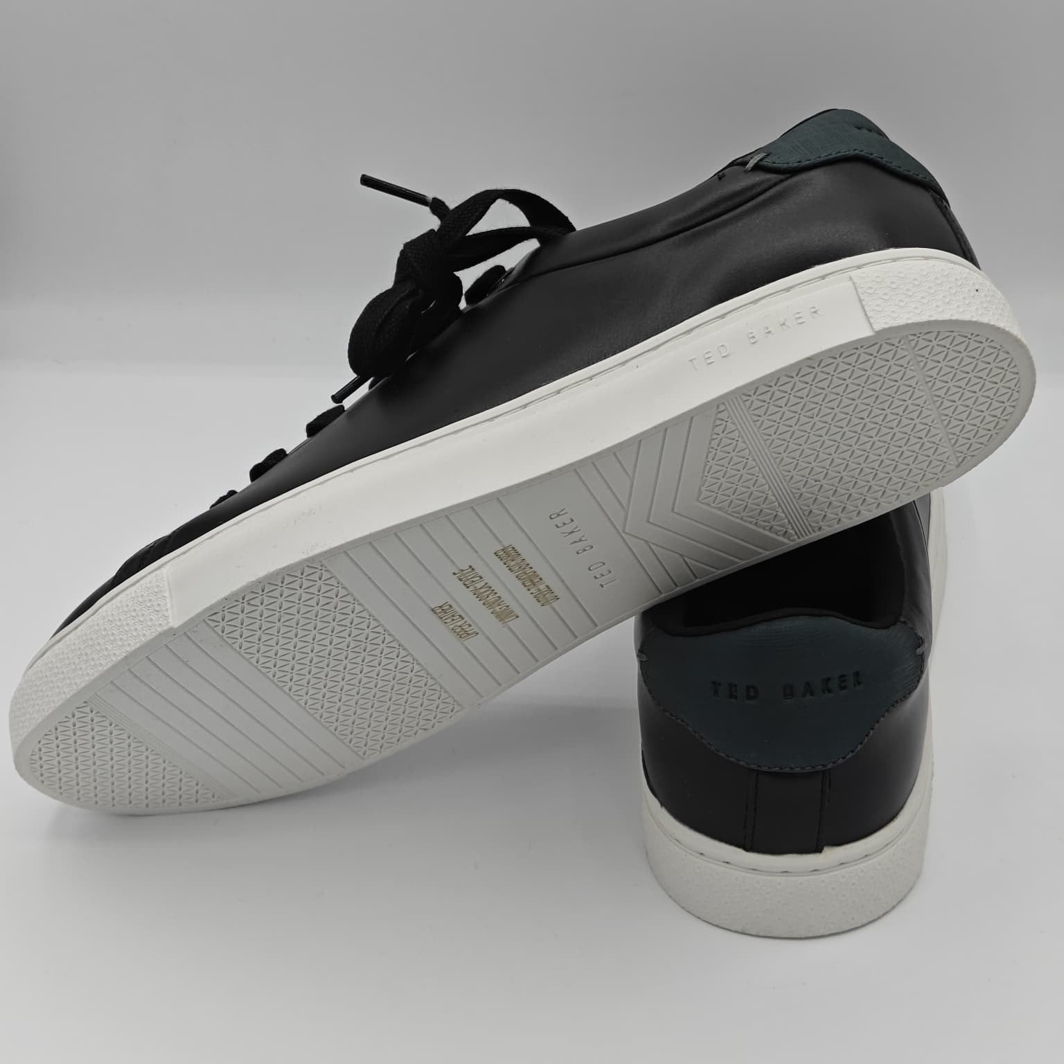 Ted Baker "Robberto" Men's Sophisticated Leather Sneaker (Black / Forest) NEW