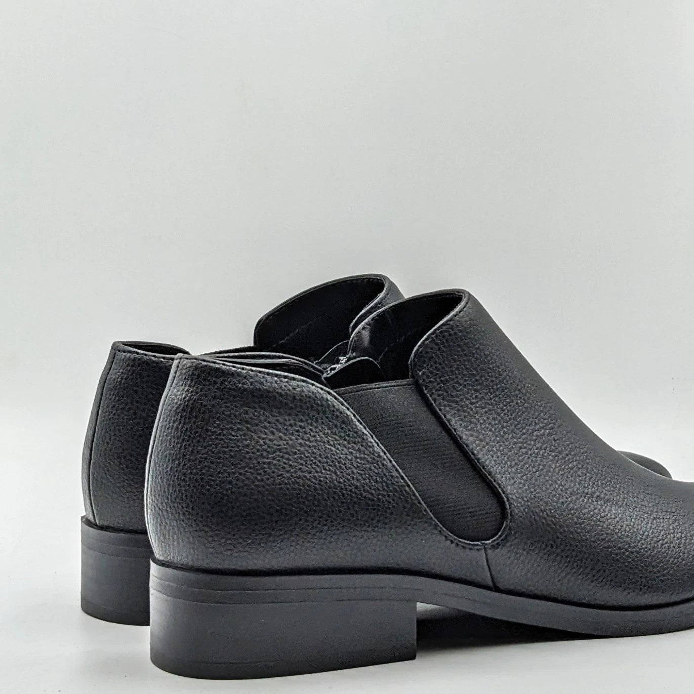 Kensie "Sammy" Faux Pebbled Leather w/ Block Heel & Side Zip Closure (Black) NEW