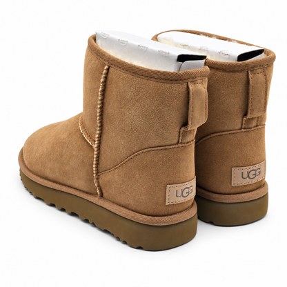 UGG Classic Mini II Womens 9 Chestnut Soft Sheepskin Lined Ankle Boots 1016222