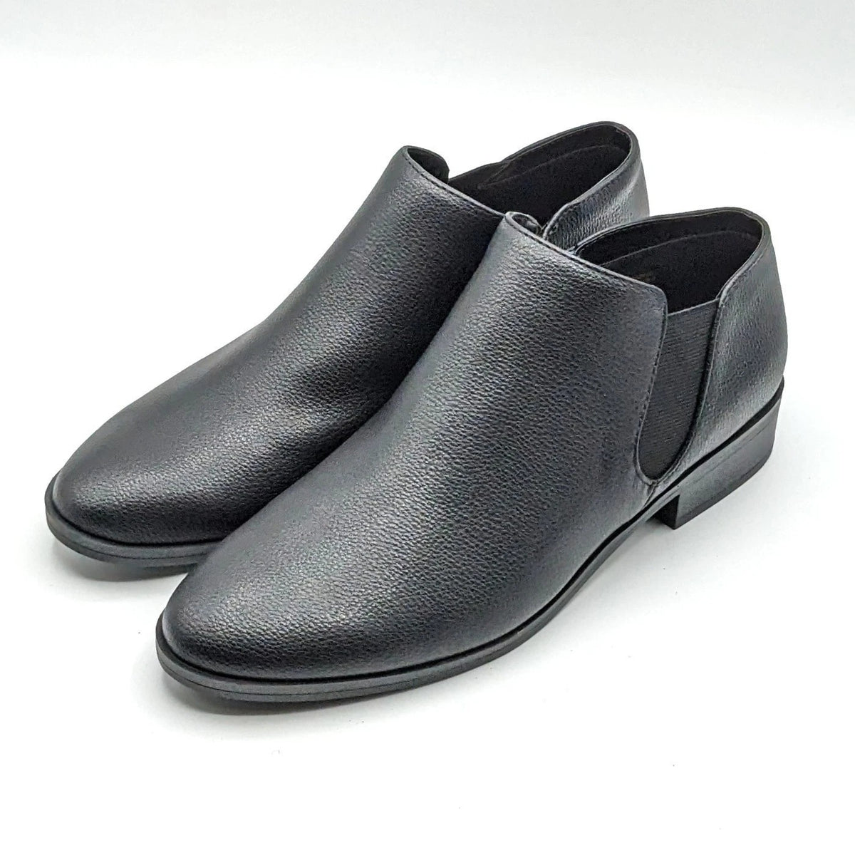 Kensie "Sammy" Faux Pebbled Leather w/ Block Heel & Side Zip Closure (Black) NEW