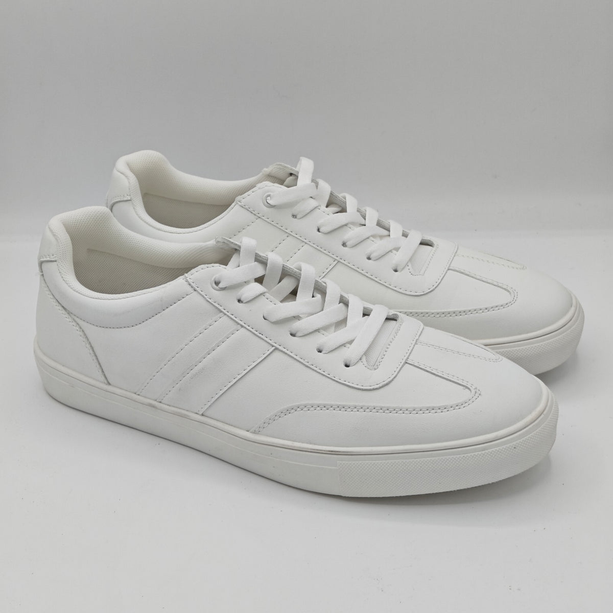 Perry Ellis Portfolio Mens Classic White Lace Up Sneakers (White)