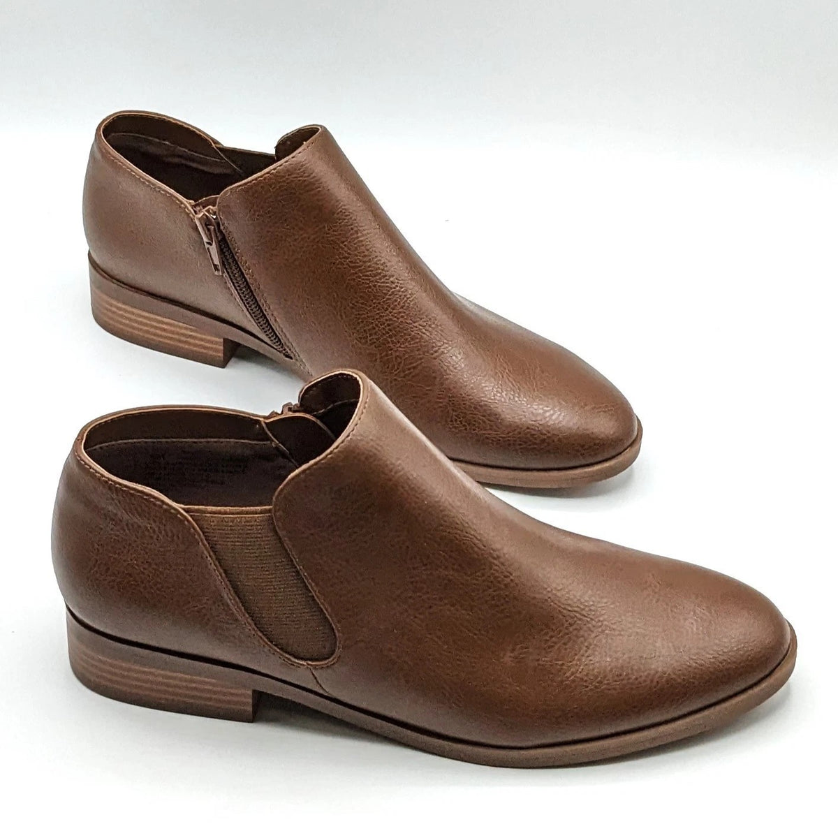 Kensie "Sammy" Faux Pebbled Leather w/ Block Heel & Side Zip Closure (Brown) NEW