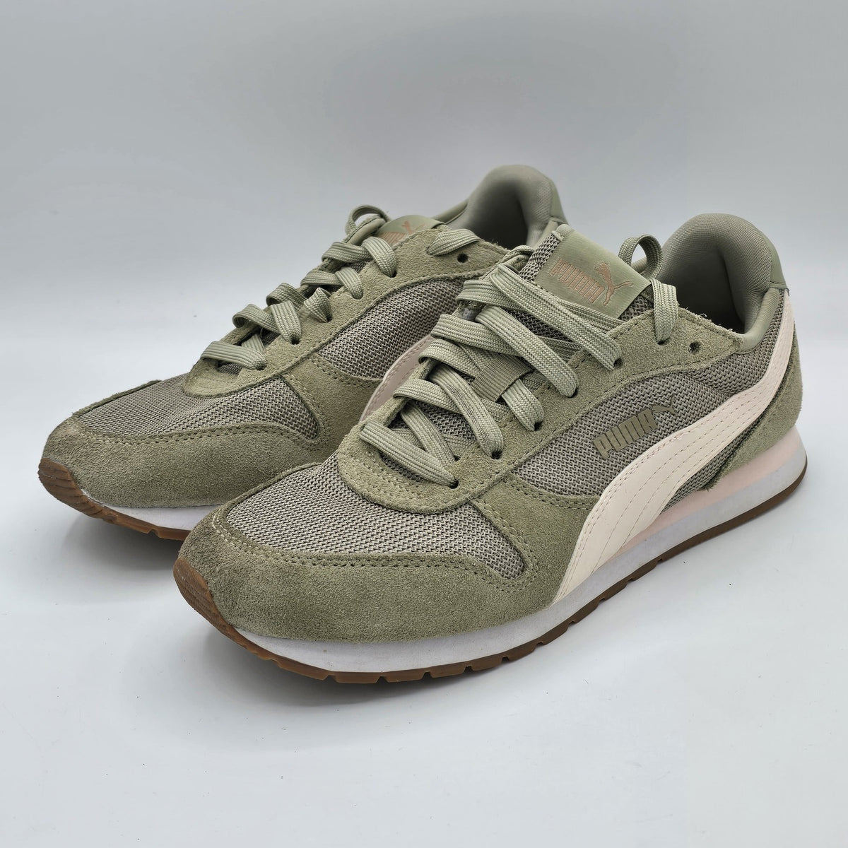 PUMA Women's Jogger Sneakers Green White Retro Casual Walking Shoes 7.5 407212