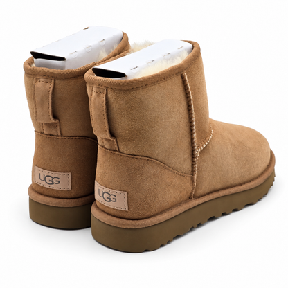 UGG Classic Mini II Womens 9 Chestnut Soft Sheepskin Lined Ankle Boots 1016222