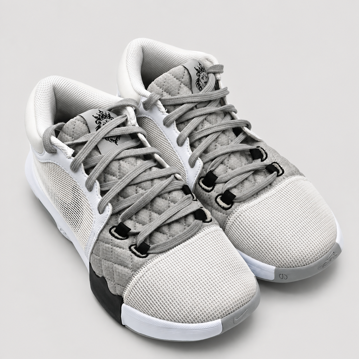 Nike LeBron Witness 8 Basketball Shoes White Light Grey Men's 8.5 Women's 10