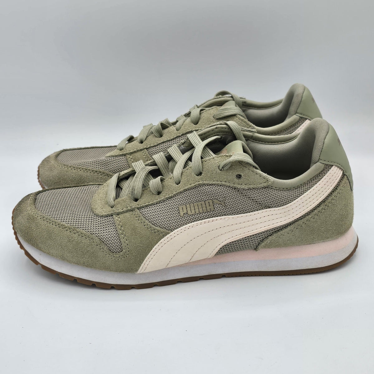 PUMA Women's Jogger Sneakers Green White Retro Casual Walking Shoes 7.5 407212