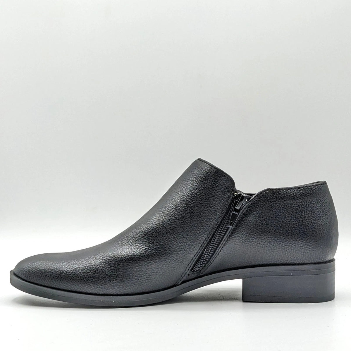 Kensie "Sammy" Faux Pebbled Leather w/ Block Heel & Side Zip Closure (Black) NEW