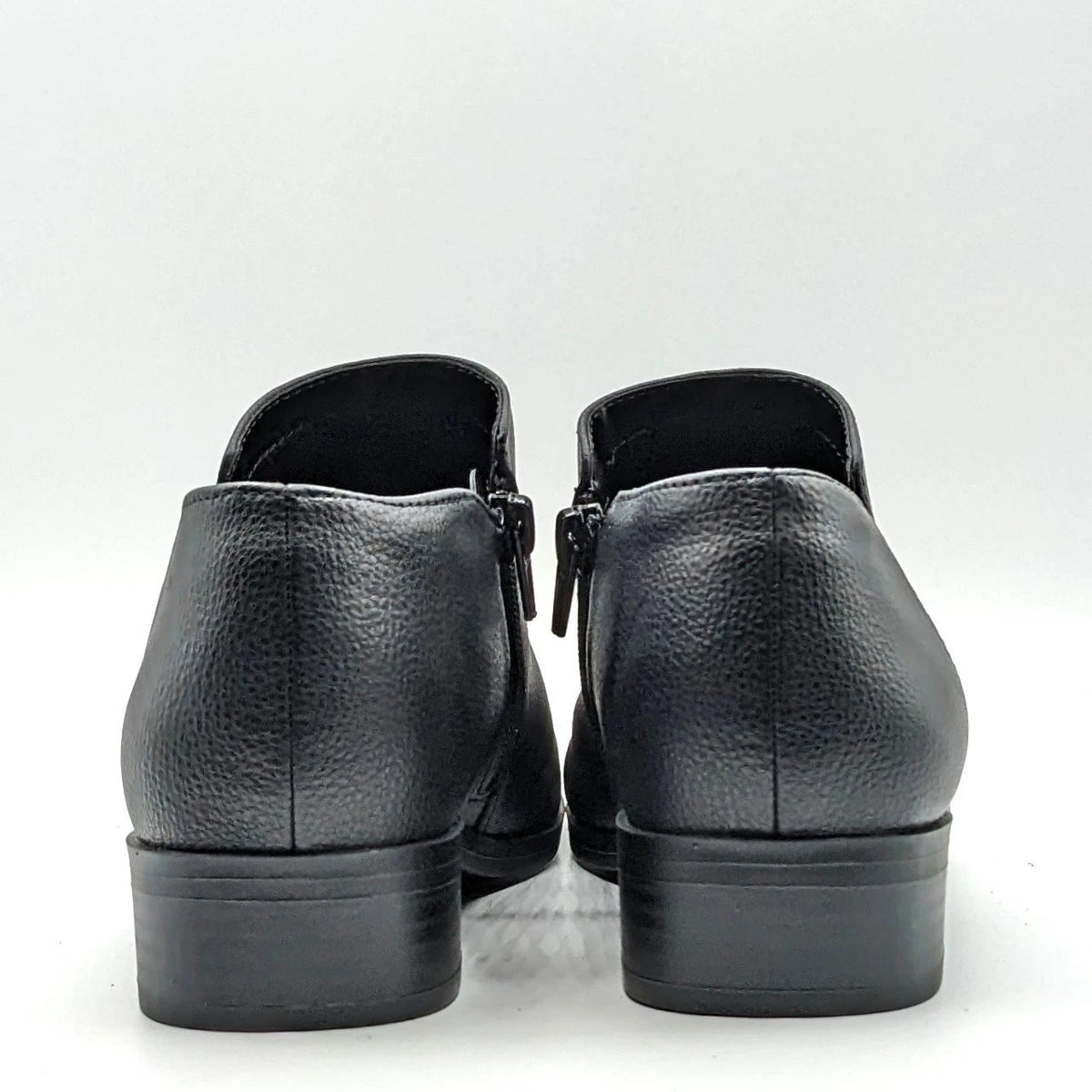 Kensie "Sammy" Faux Pebbled Leather w/ Block Heel & Side Zip Closure (Black) NEW