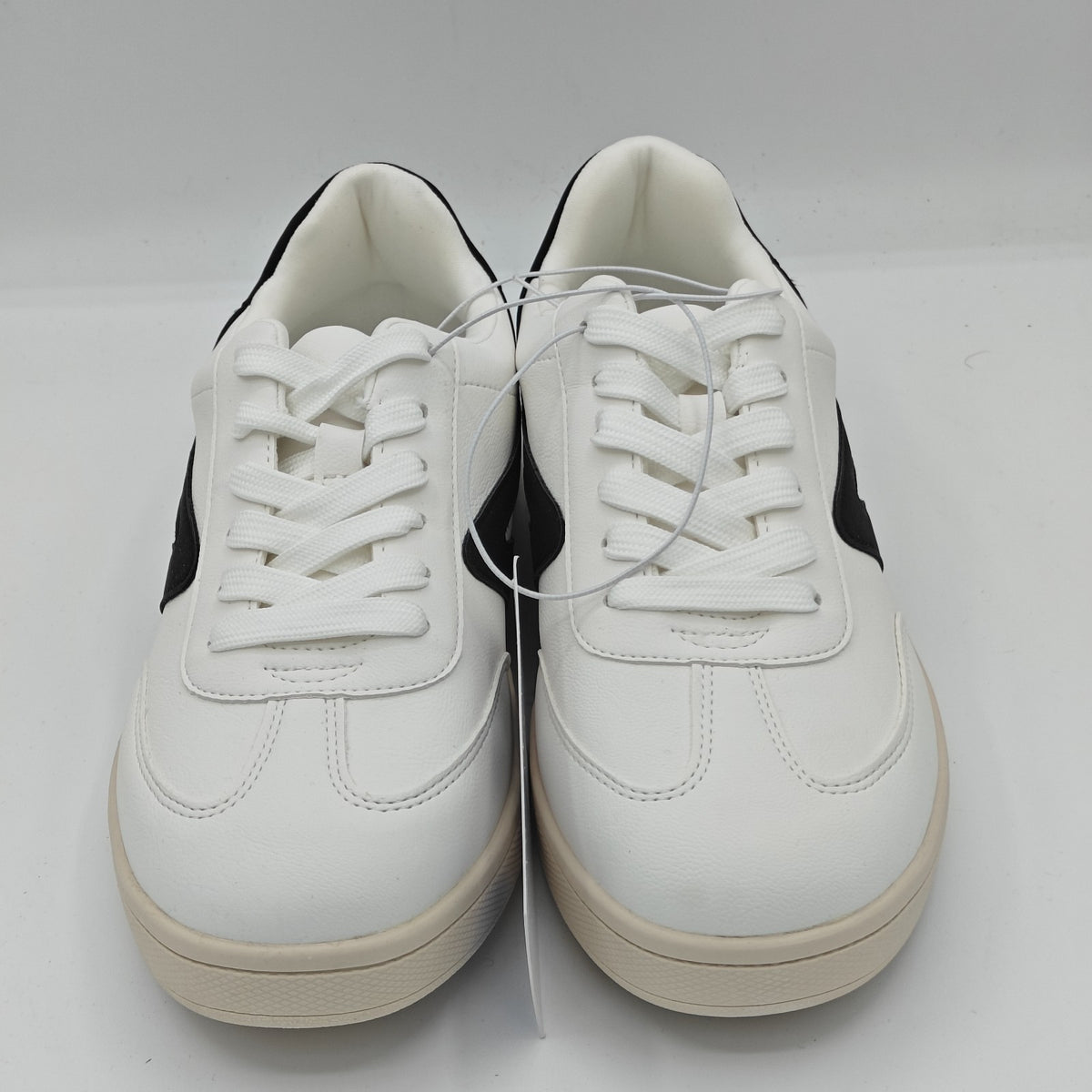 dv by Dolce Vita Women's "Vasser" Retro Fashion Sneaker / Black US Size 6/6.5/10